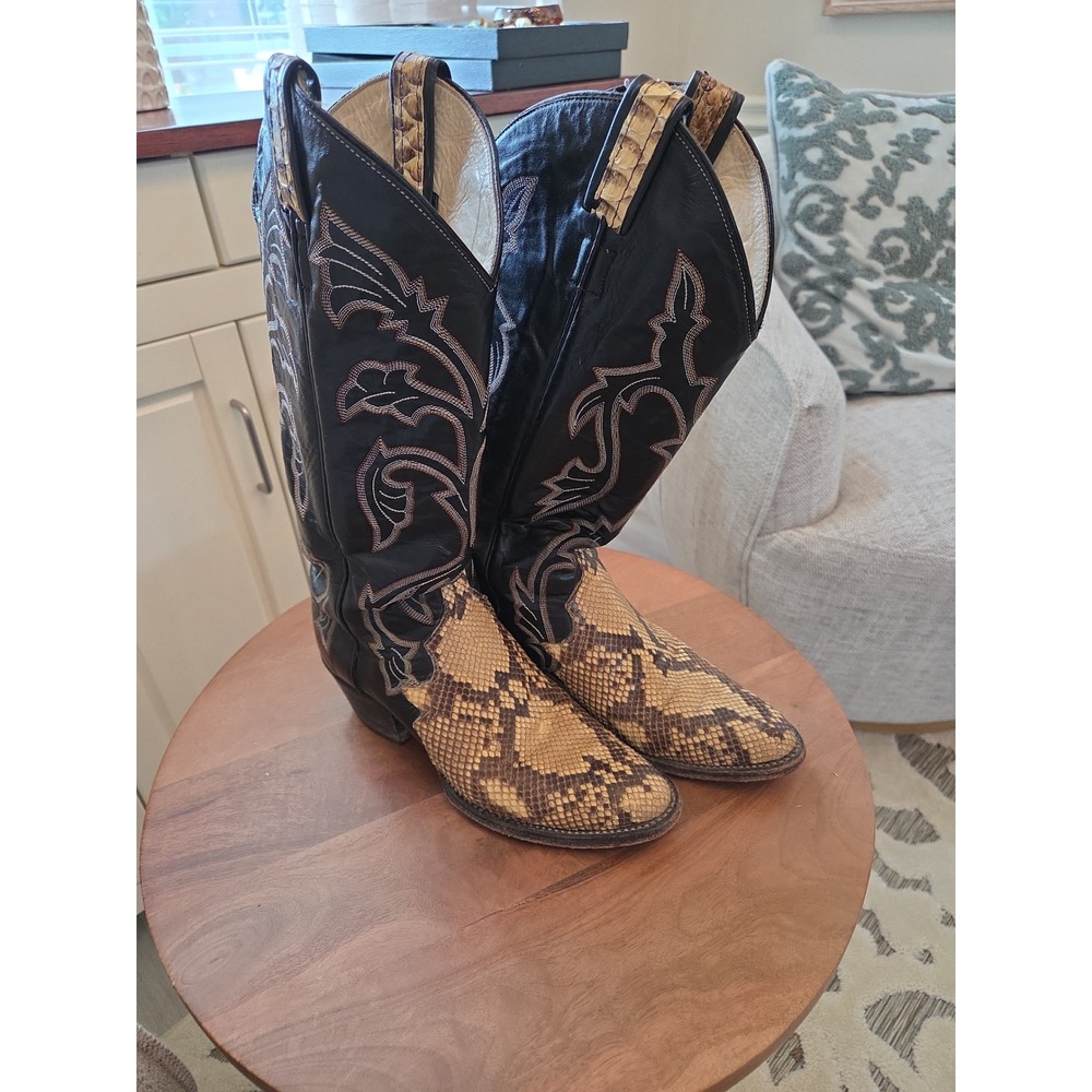Larry Mahans womens B3N snake‎ skin boots